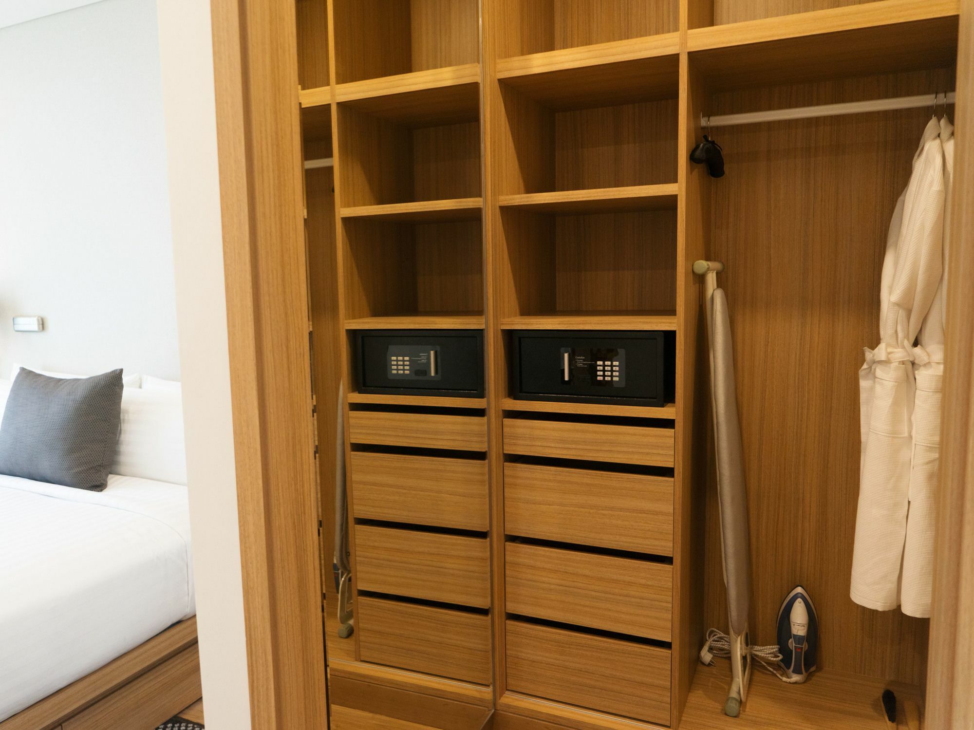 Khách sạn hẻo lánh Căn Hộ Cao Cấp Oakwood Sài Gòn 5*